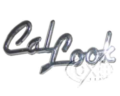 Schriftzug " Cal Look " Länge ca 11 cm, an der Rückseite 2 Stifte mit 61 mm Abstand
